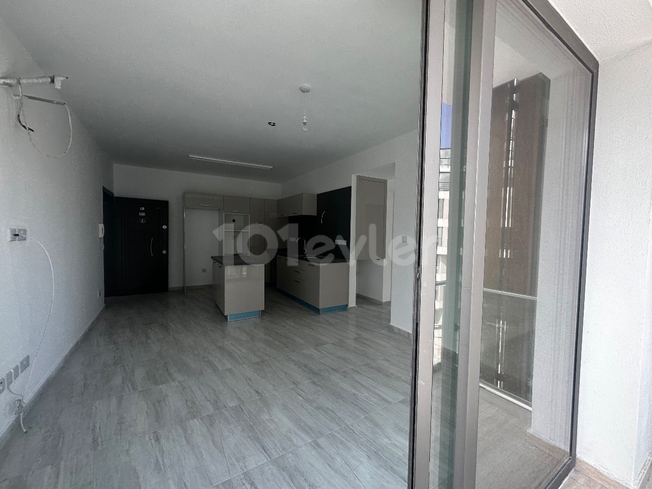 2+1 LUXURY APARTMENT WITH COMMERCIAL PERMIT IN THE CENTER OF GUINEA IN CENTRAL KINUM