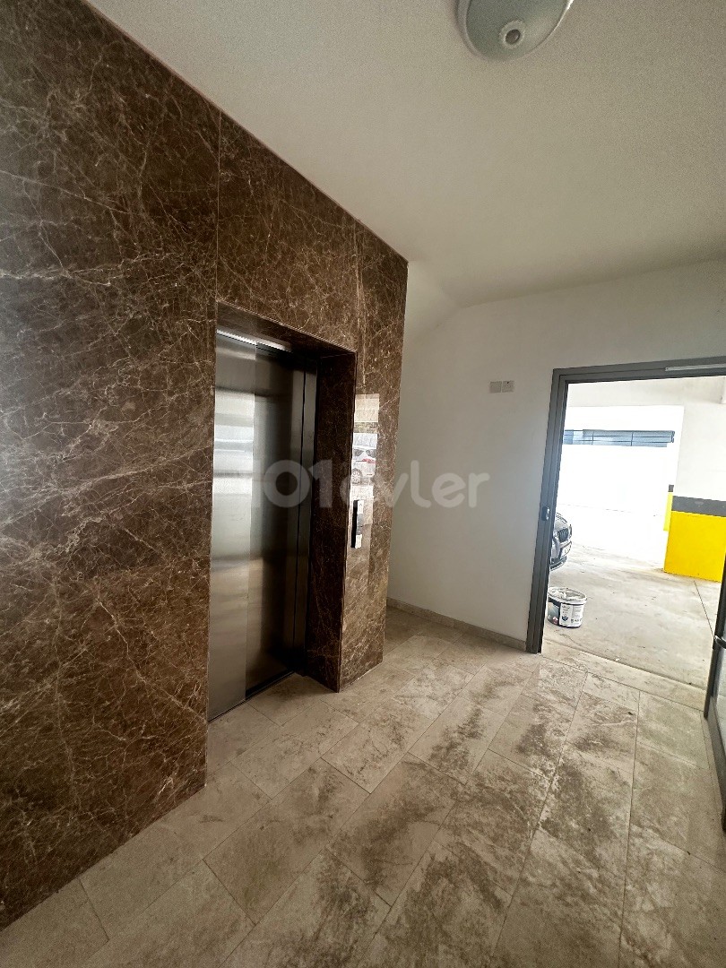 2+1 LUXURY APARTMENT WITH COMMERCIAL PERMIT IN THE CENTER OF GUINEA IN CENTRAL KINUM