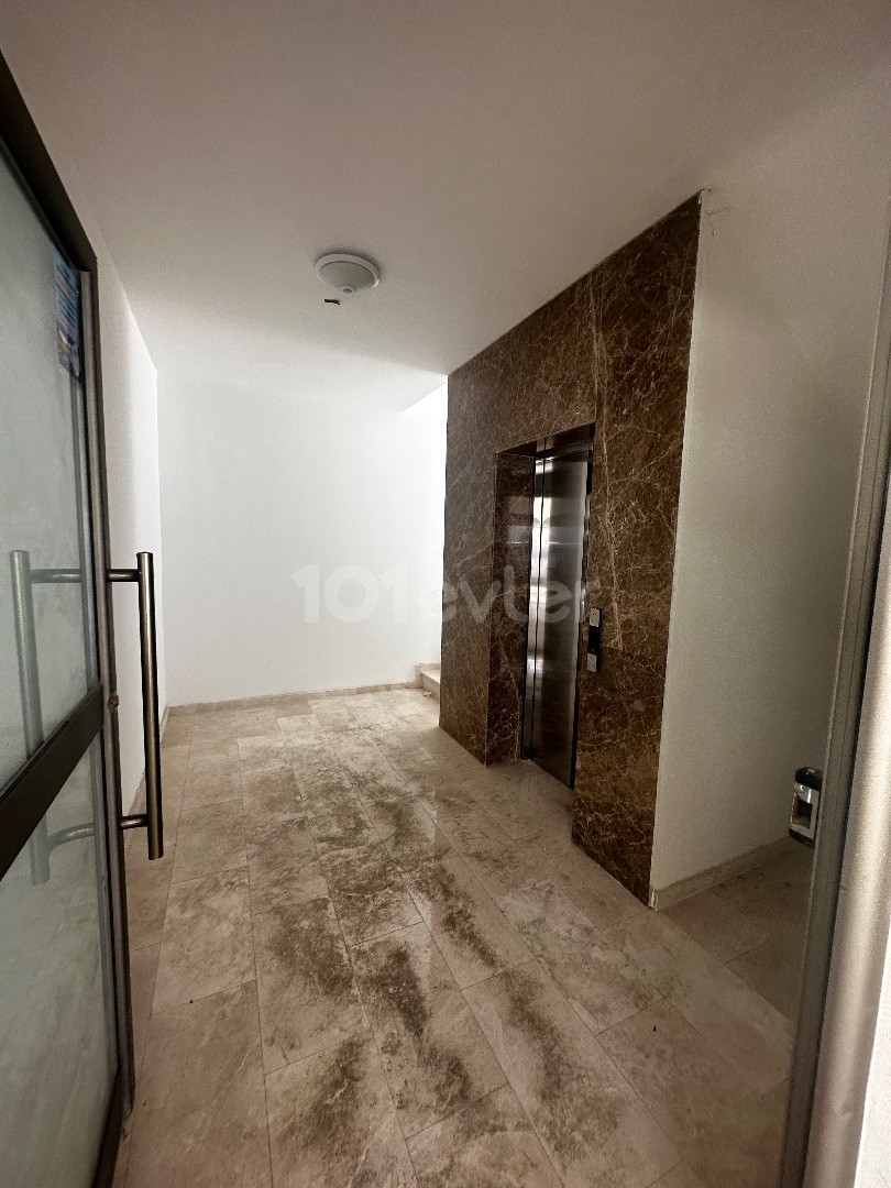 2+1 LUXURY APARTMENT WITH COMMERCIAL PERMIT IN THE CENTER OF GUINEA IN CENTRAL KINUM