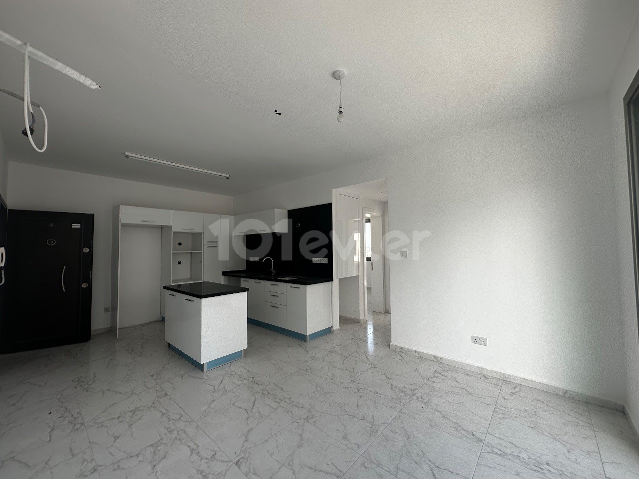 2+1 80 m2 LAST TWO APARTMENTS WITH COMMERCIAL PERMIT IN CENTER OF GIRNE