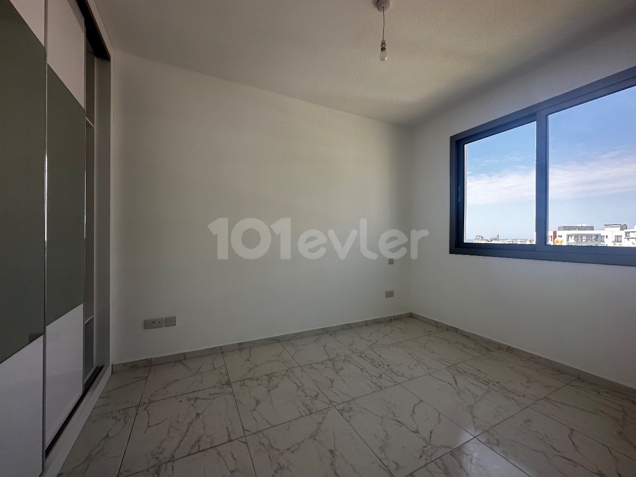 2+1 80 m2 LAST TWO APARTMENTS WITH COMMERCIAL PERMIT IN CENTER OF GIRNE