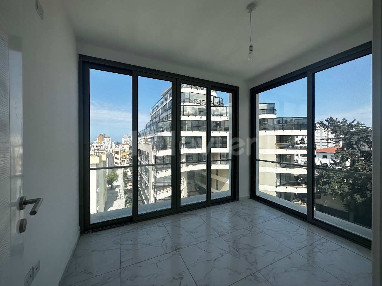 2+1 80 m2 LAST TWO APARTMENTS WITH COMMERCIAL PERMIT IN CENTER OF GIRNE
