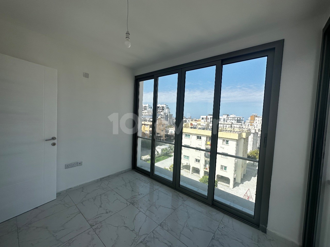 2+1 80 m2 LAST TWO APARTMENTS WITH COMMERCIAL PERMIT IN CENTER OF GIRNE