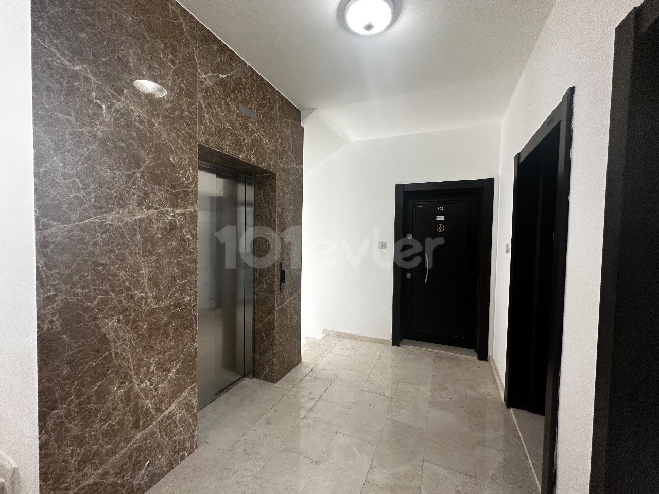 2+1 80 m2 LAST TWO APARTMENTS WITH COMMERCIAL PERMIT IN CENTER OF GIRNE