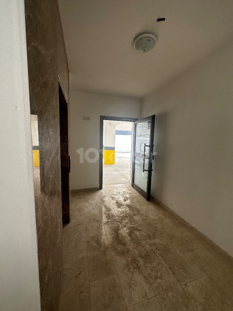 130 m2 LUXURY APARTMENT WITH WIDE ROOMS WITH MOUNTAIN AND SEA VIEWS IN CENTER OF GIRNE