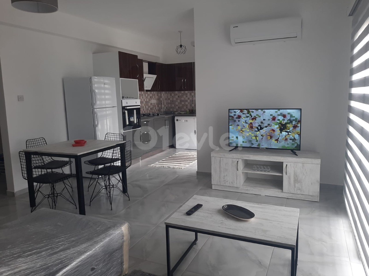 LEFKOŞA/GÖNYELİ BÖLGESİNDE DURAKLARA YAKIN NEZİH BİR KONUMDA FULL EŞYALI DAİRE