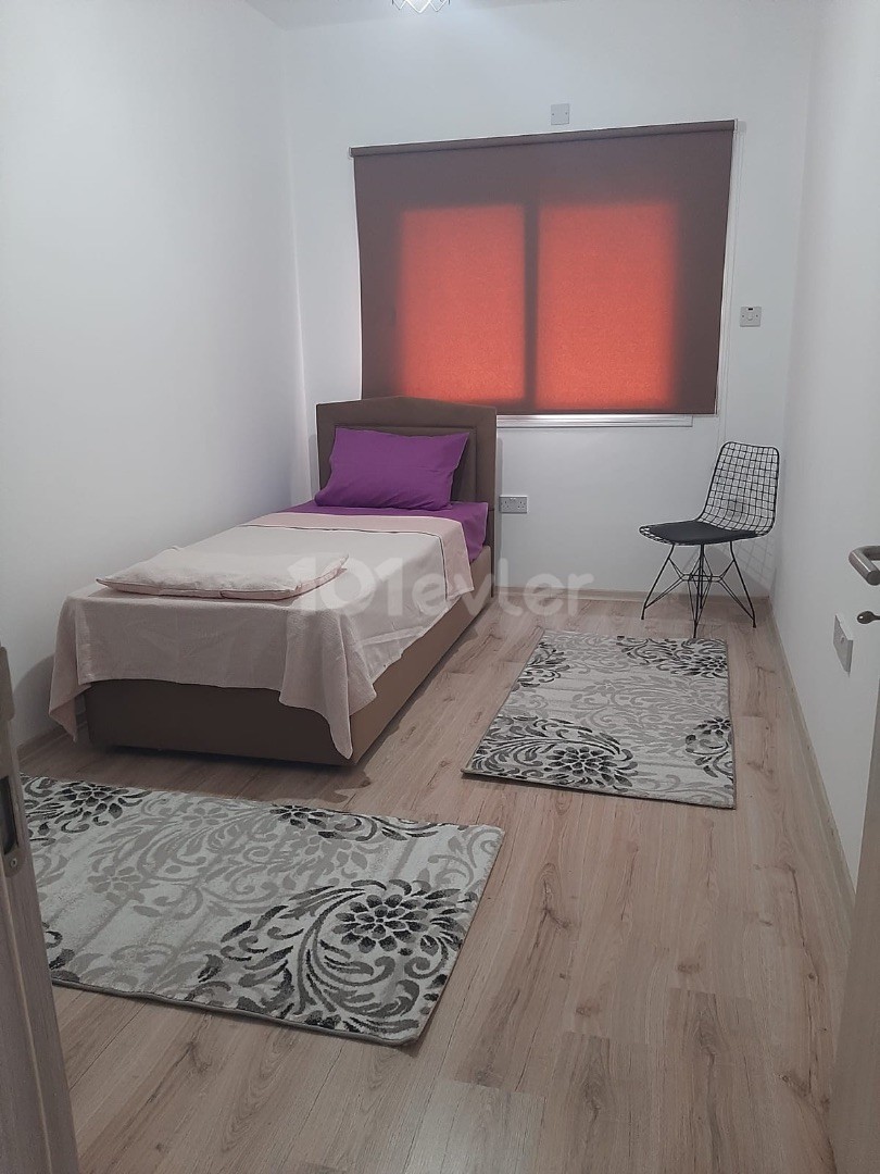 LEFKOŞA/GÖNYELİ BÖLGESİNDE DURAKLARA YAKIN NEZİH BİR KONUMDA FULL EŞYALI DAİRE