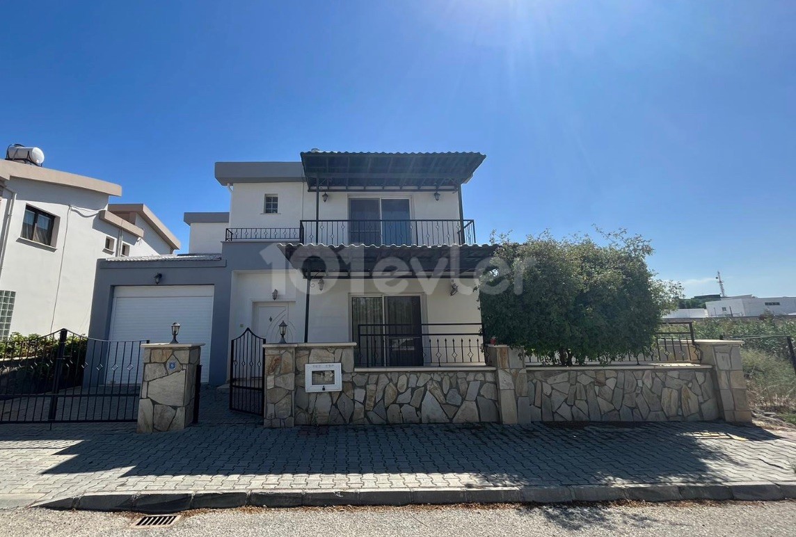 DETACHED HOUSE FOR SALE WITH A GARDEN IN NICOSIA HAMİTKÖY