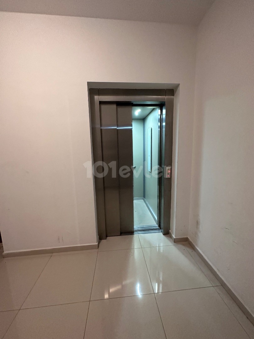 LEFKOŞA KUMSAL BÖLGESİNDE FULL EŞYALI DAİRE