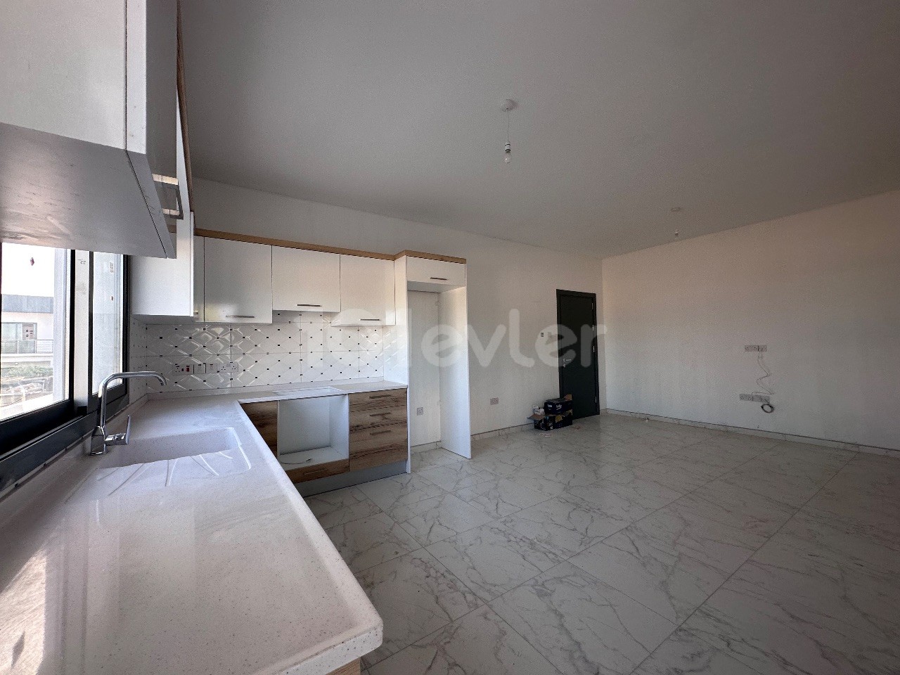 LEFKOŞA / ALAYKÖY BÖLGESİNDE ZEMİN KAT 2+1 DAİRE