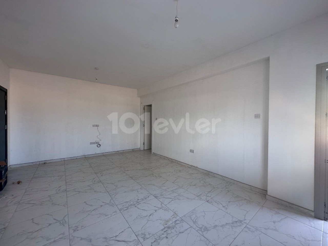 LEFKOŞA / ALAYKÖY BÖLGESİNDE ZEMİN KAT 2+1 DAİRE