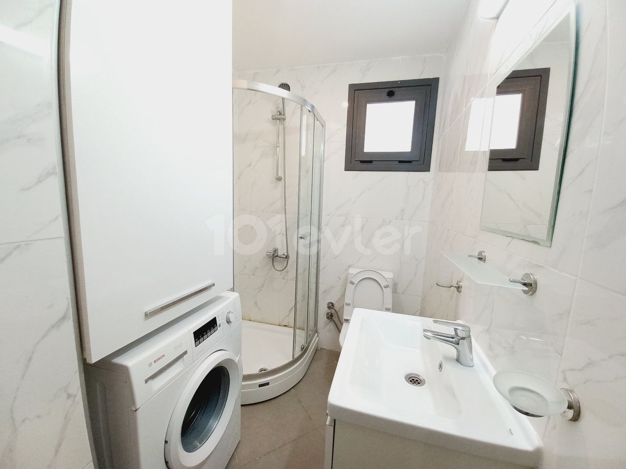 Girne merkezde dağ deniz manzaralı lüx 3+1 penthouse