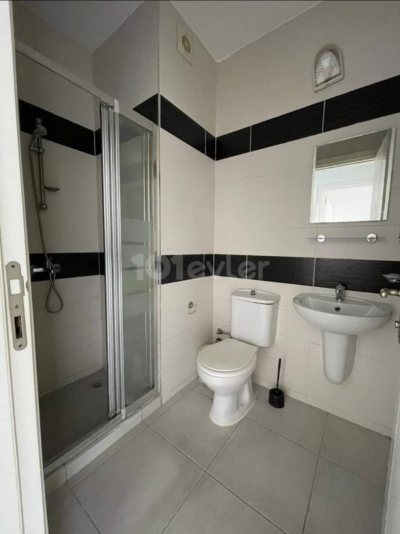 Girne merkezde dağ deniz manzaralı lüx 3+1 penthouse