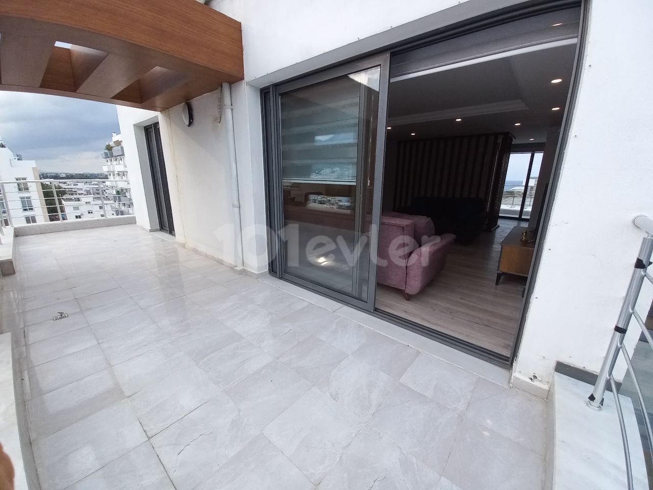 .Luxury 3+1 penthouse with mountain sea view in the center of Kyrenia