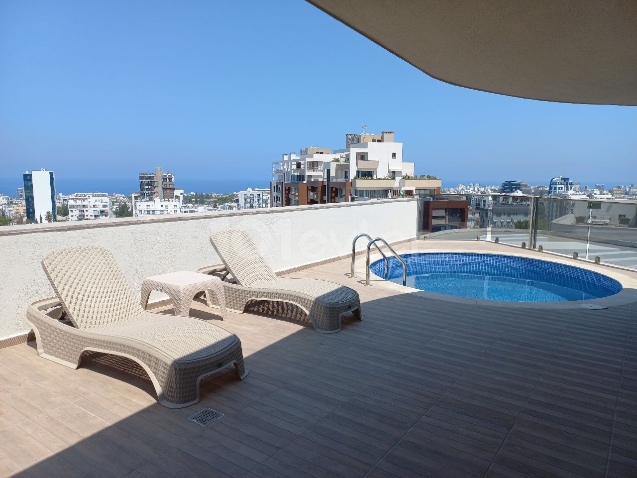 Girne merkezde özel havuzlu lüx eşyalı 3+1 penthouse