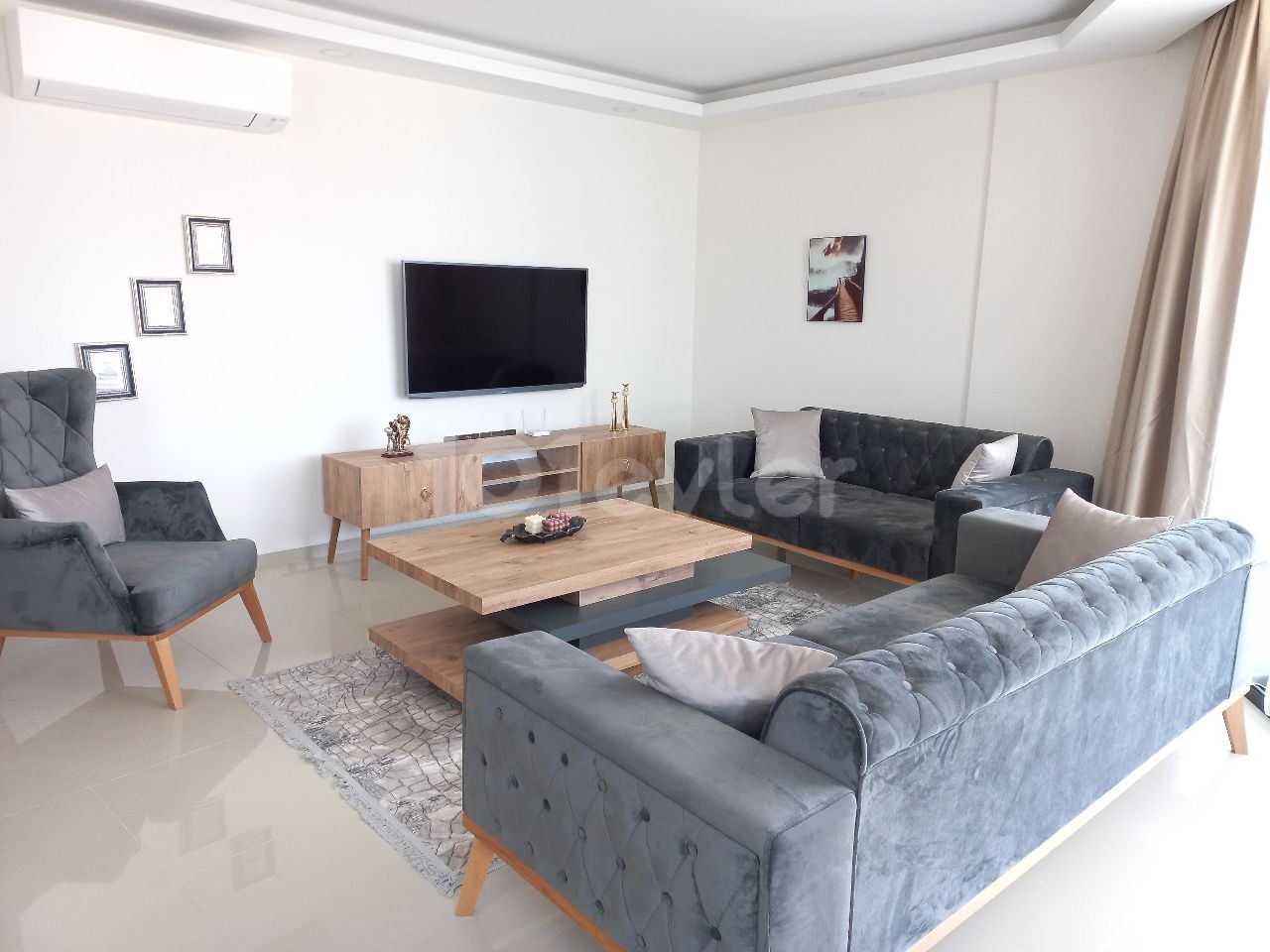 Luxuriös eingerichtetes 3+1-Penthouse mit privatem Pool im Zentrum von Kyrenia