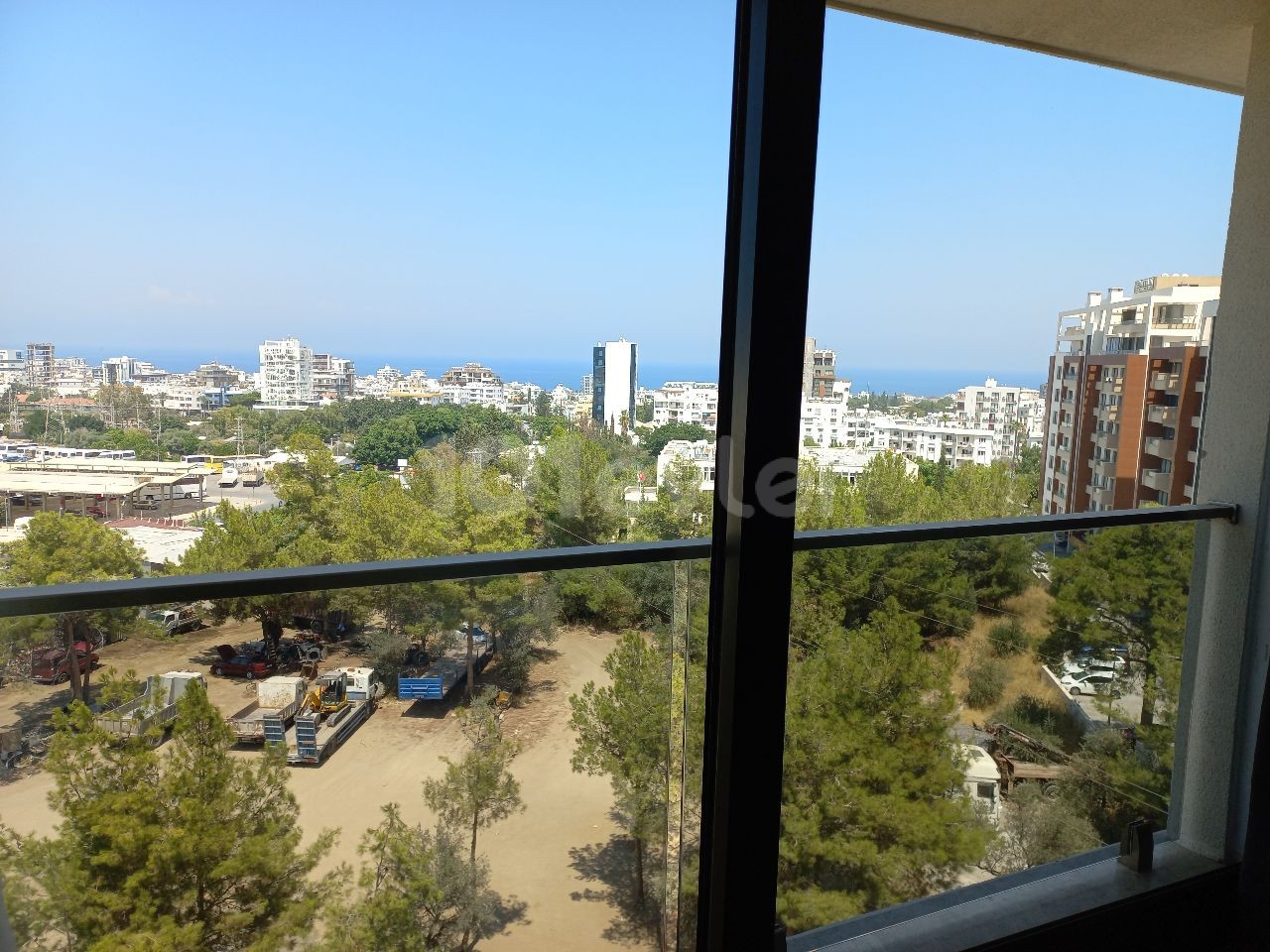 Luxury furnished 3+1 penthouse with private pool in the center of Kyrenia