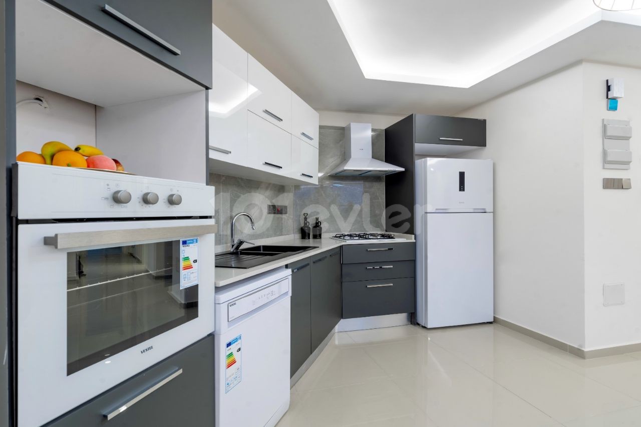 Luxuriös möblierte 2+1-Wohnung im Zentrum von Kyrenia