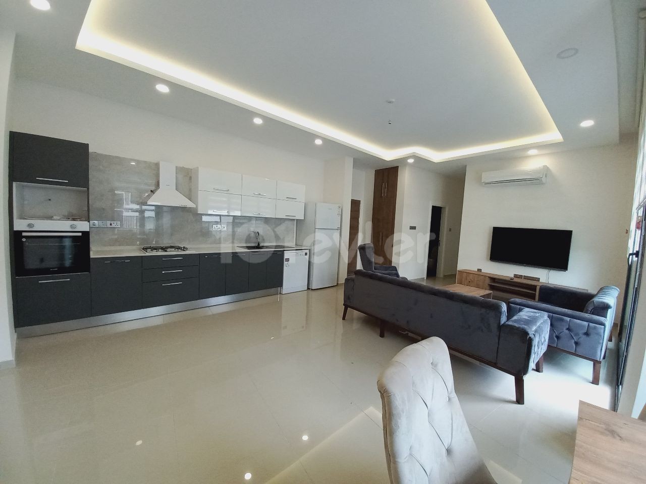 Luxury 3+1 flat for rent in a complex with pool in the center of Kyrenia