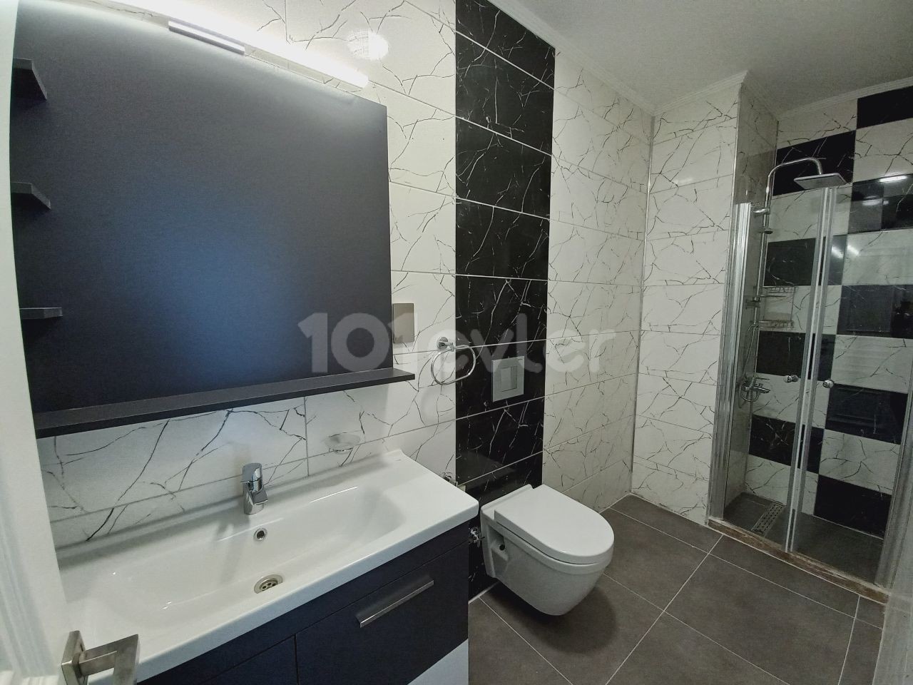 Luxury 3+1 flat for rent in a complex with pool in the center of Kyrenia