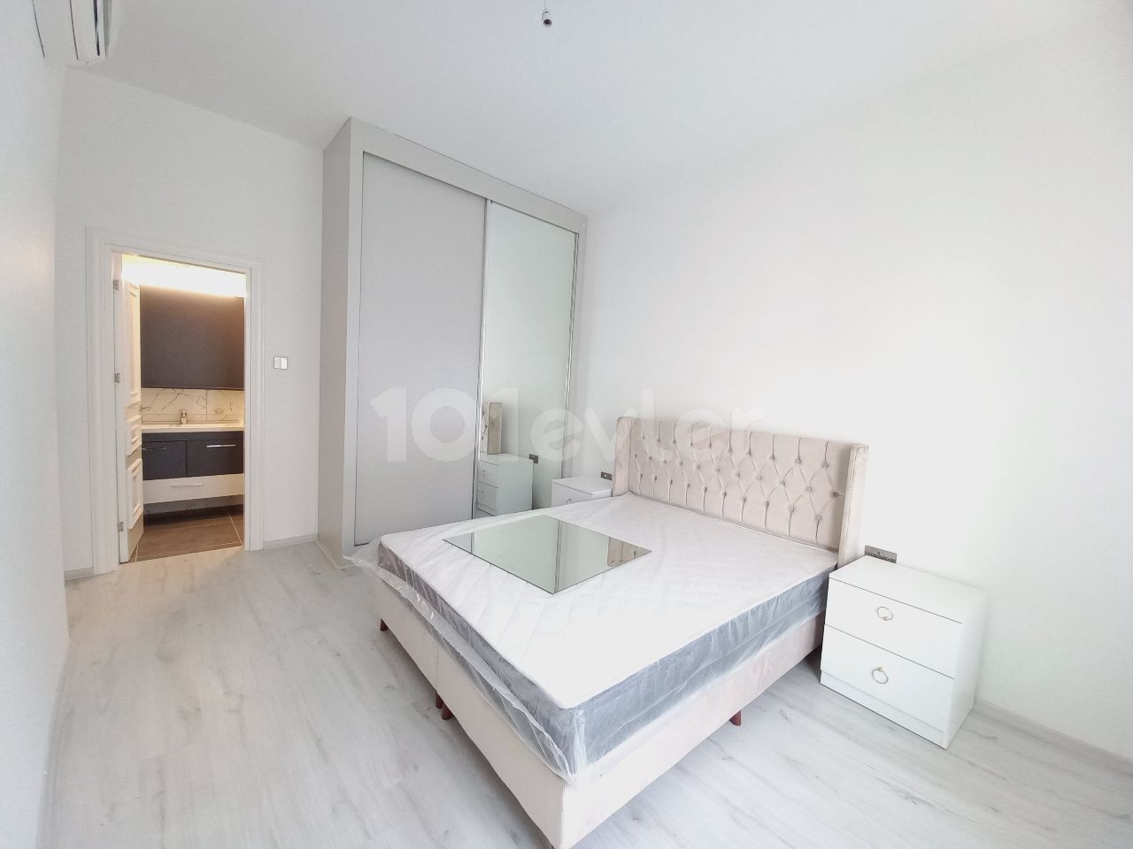 Luxury 3+1 flat for rent in a complex with pool in the center of Kyrenia