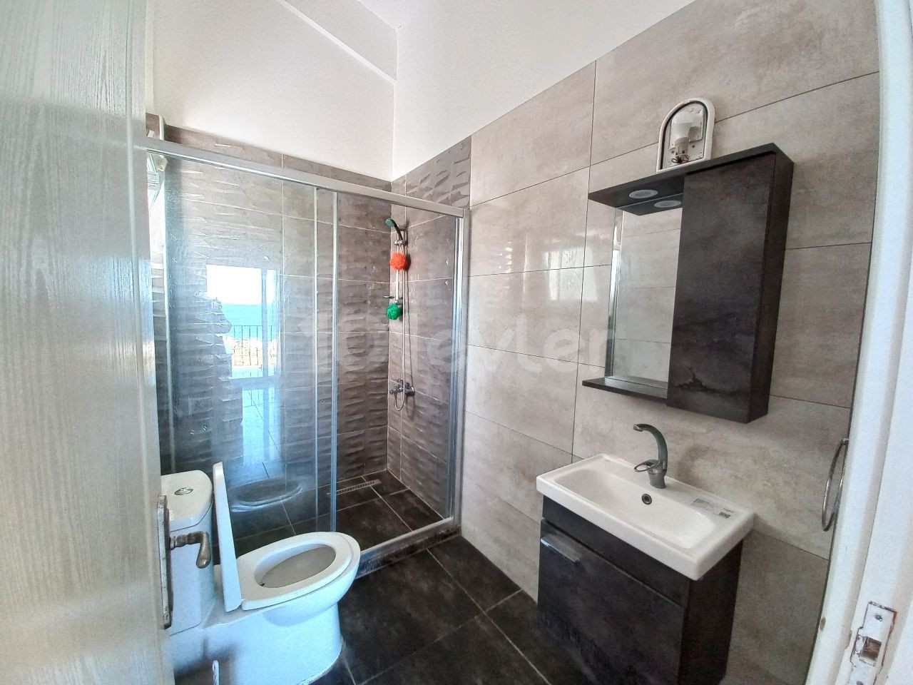 Girne Esentepe bölgesinde kiralık 4+1 full eşyalı villa