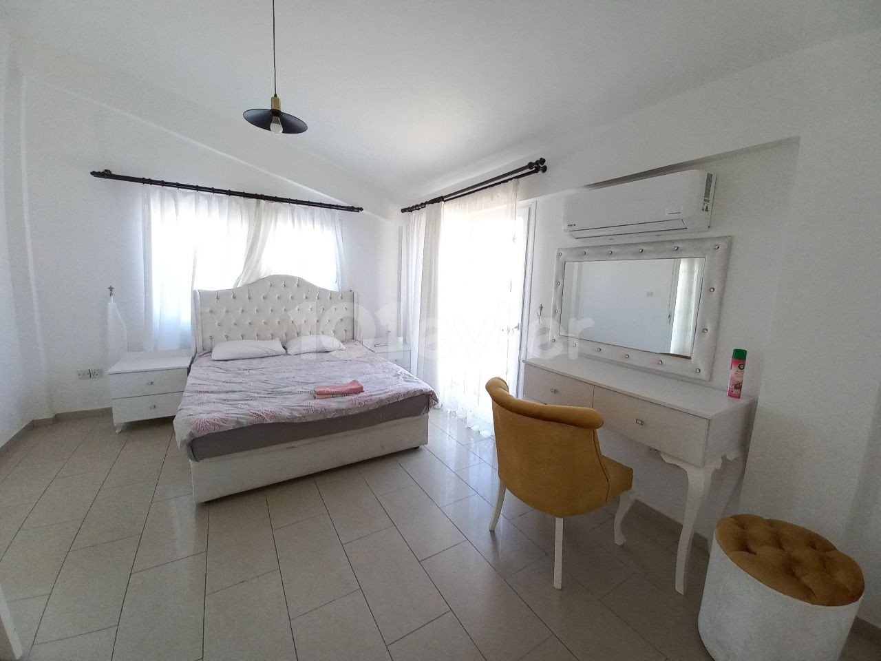 Girne Esentepe bölgesinde kiralık 4+1 full eşyalı villa