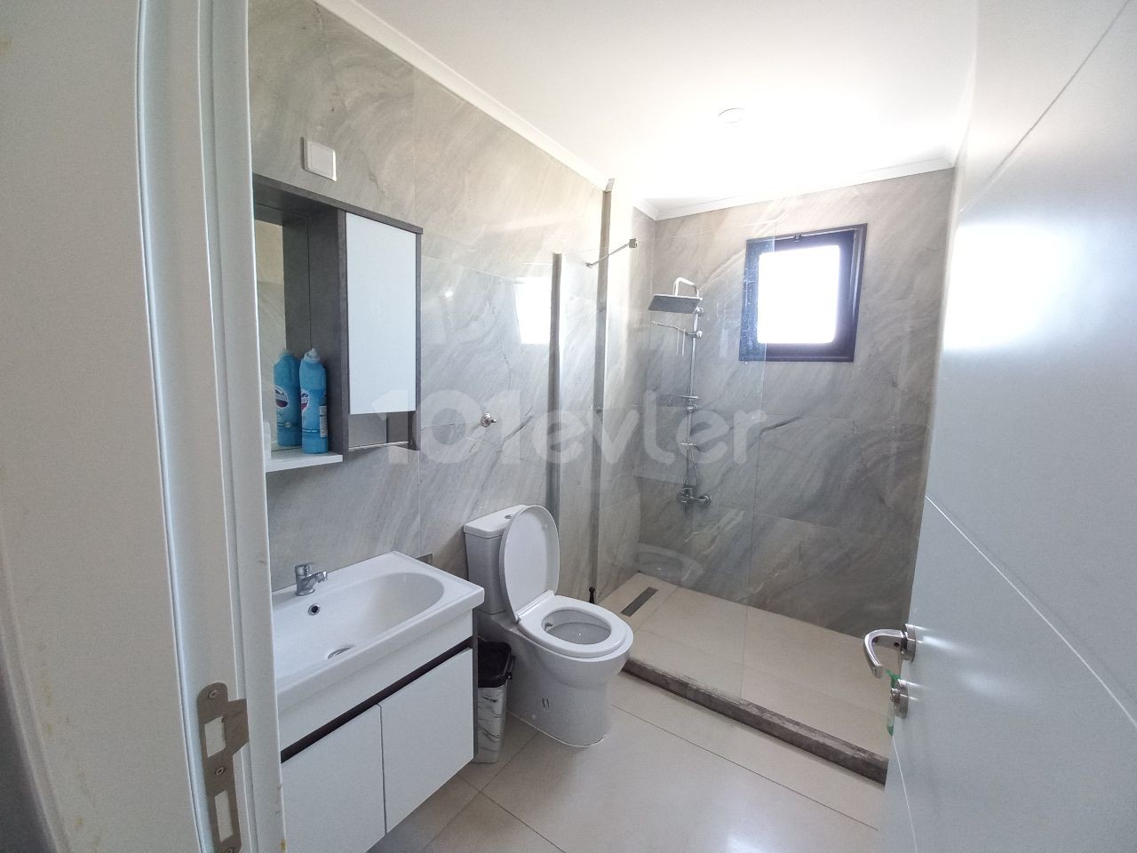 Girne Esentepe bölgesinde kiralık 3+1 full lüks eşyalı villa