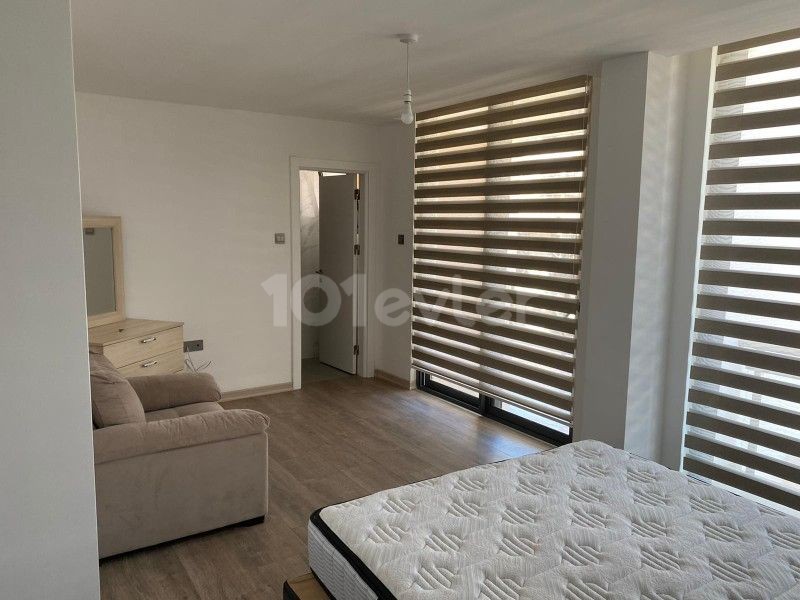 Girne merkezde full eşyalı 3+1 kiralık daire