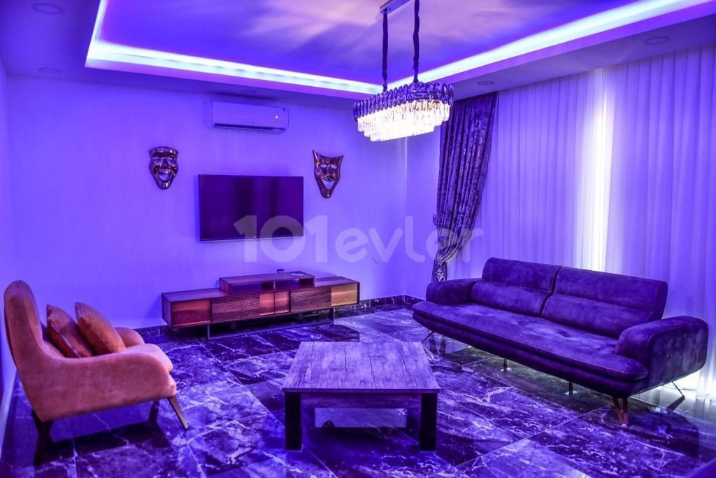 Girne merkezde havuzlu lüx eşyalı kiralık 4+1 villa