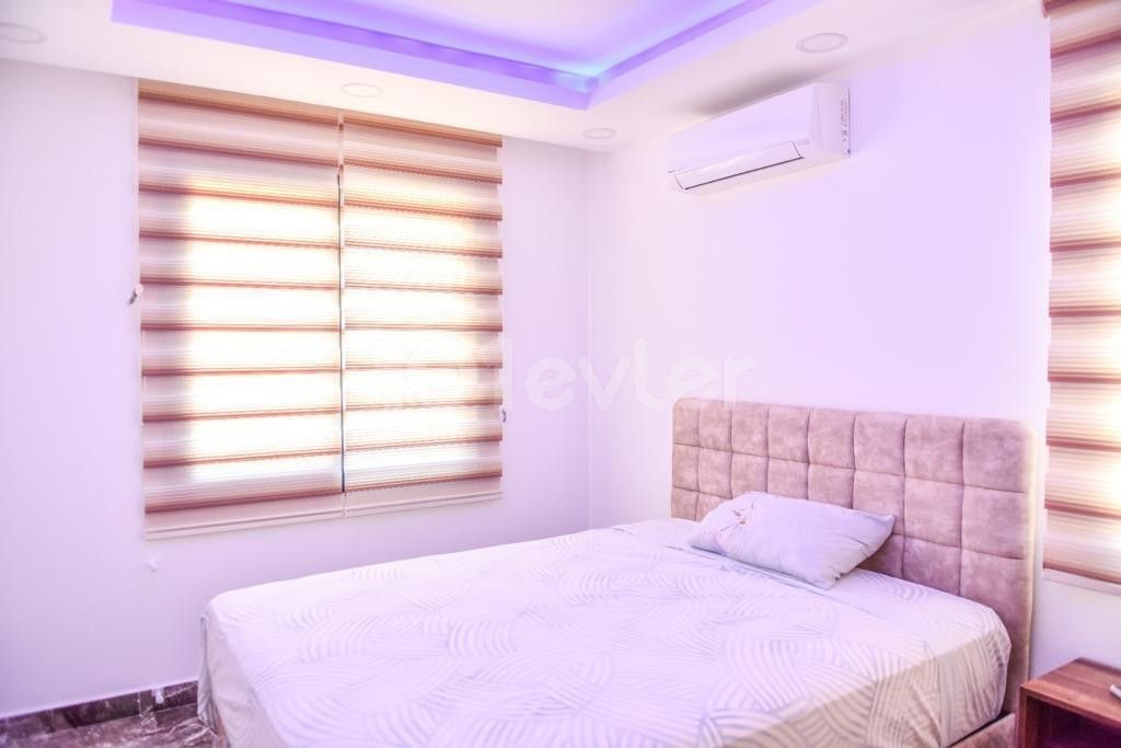 Girne merkezde havuzlu lüx eşyalı kiralık 4+1 villa