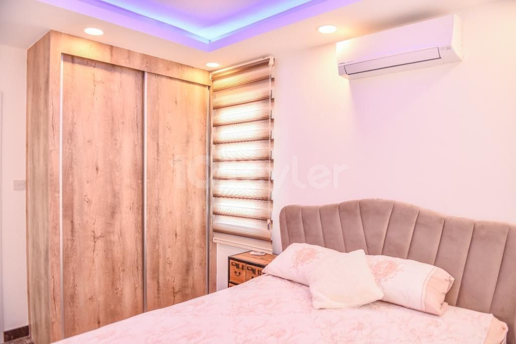 Girne merkezde havuzlu lüx eşyalı kiralık 4+1 villa