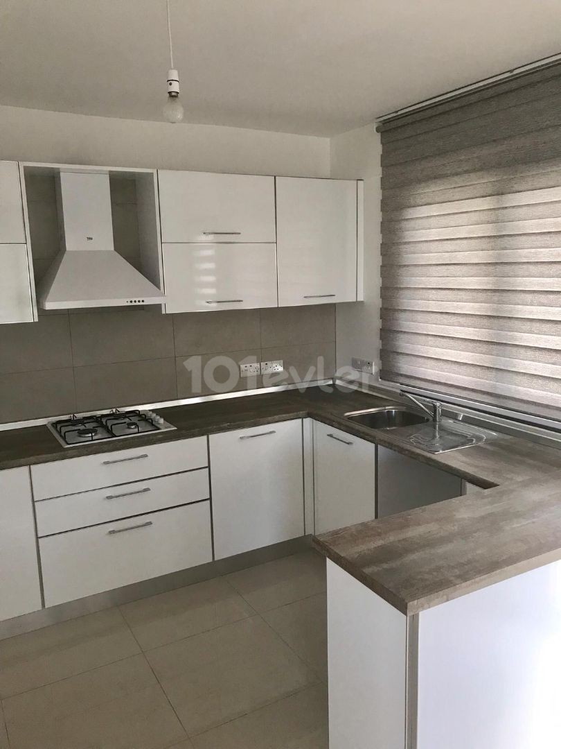 Girne merkezde full eşyalı 3+1 kiralık daire