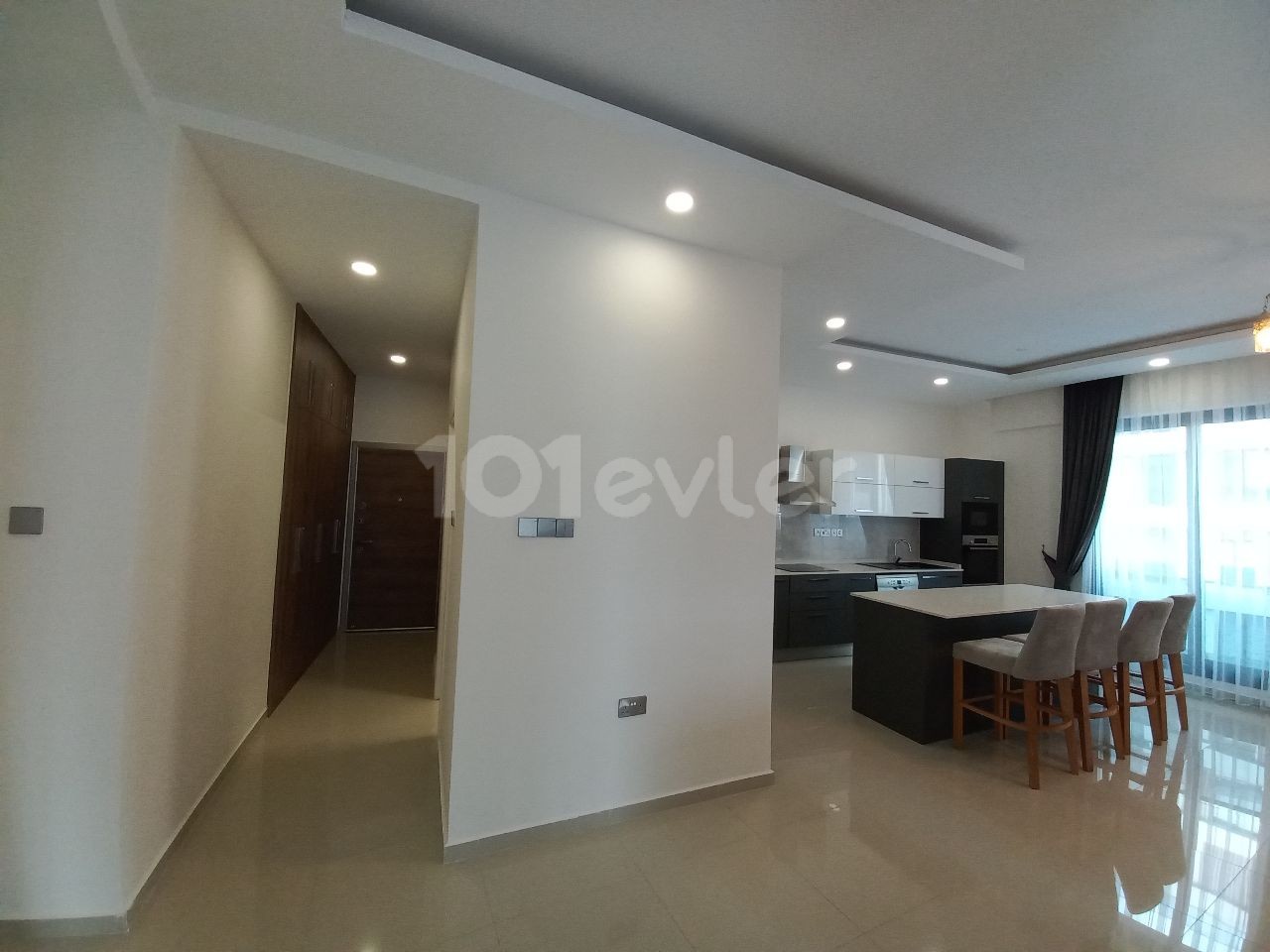 Girne merkezde lüks eşyalı 2+1 kiralık