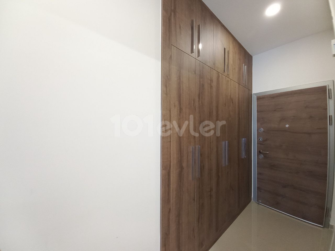 Luxury 3+1 flat for rent in a complex with pool in the center of Kyrenia