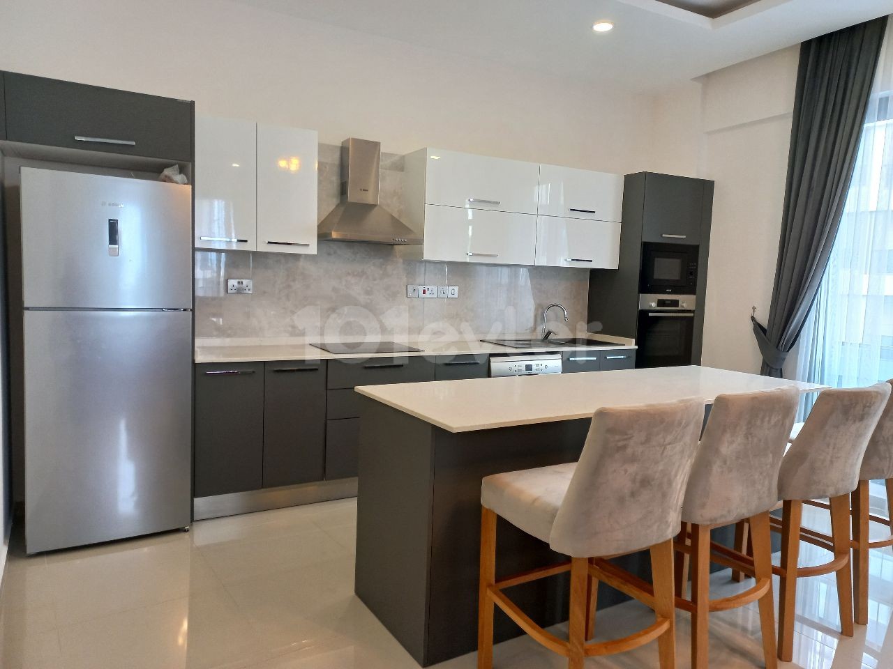 Luxury 3+1 flat for rent in a complex with pool in the center of Kyrenia