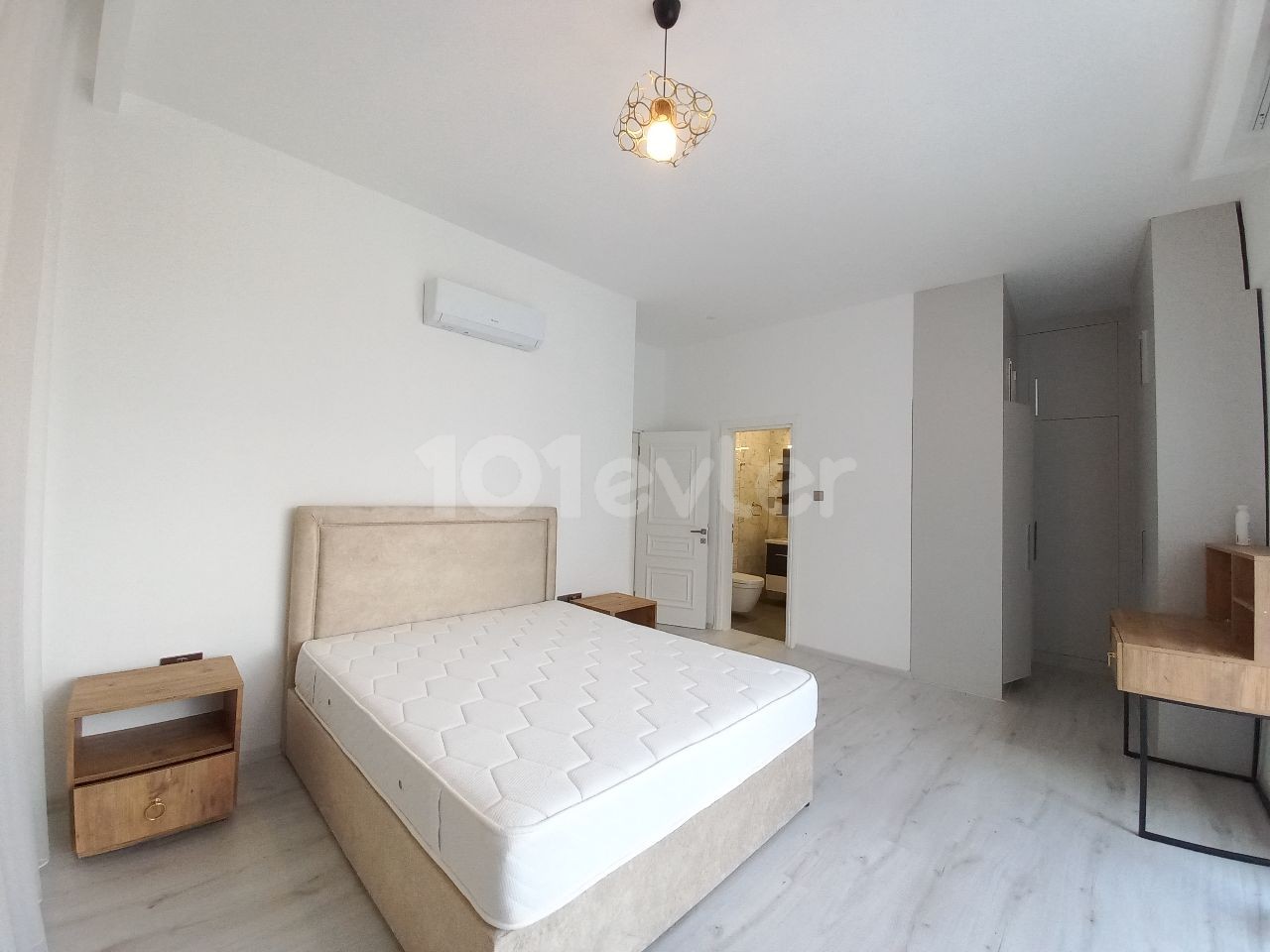 Luxury 3+1 flat for rent in a complex with pool in the center of Kyrenia