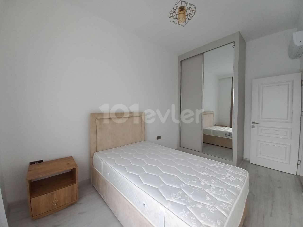 Luxury 3+1 flat for rent in a complex with pool in the center of Kyrenia