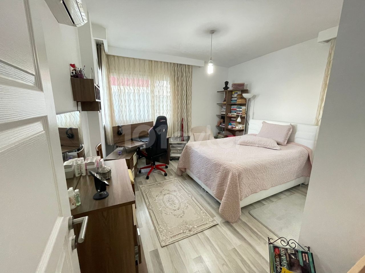 GİRNE MERKEZDE GÜVENLİKLİ SİTEDE 2+1 EŞYALI DAİRE