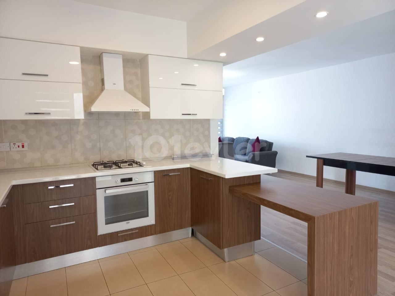 Luxury furnished 3+1 flat for rent in a complex in the center of Kyrenia