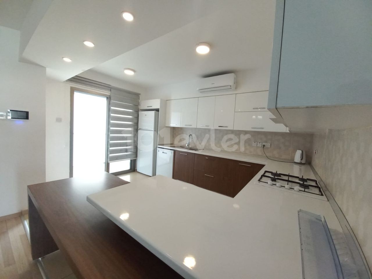 Luxury furnished 3+1 flat for rent in a complex in the center of Kyrenia