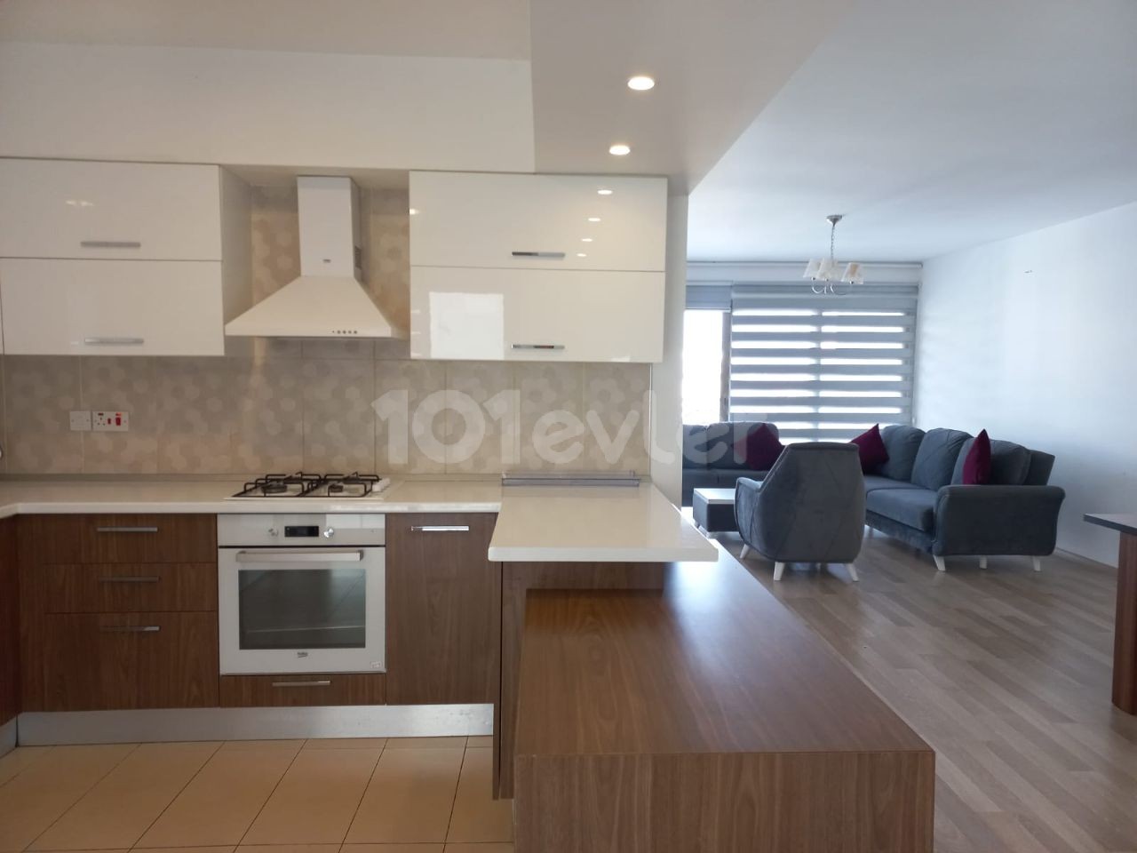 Luxury furnished 3+1 flat for rent in a complex in the center of Kyrenia