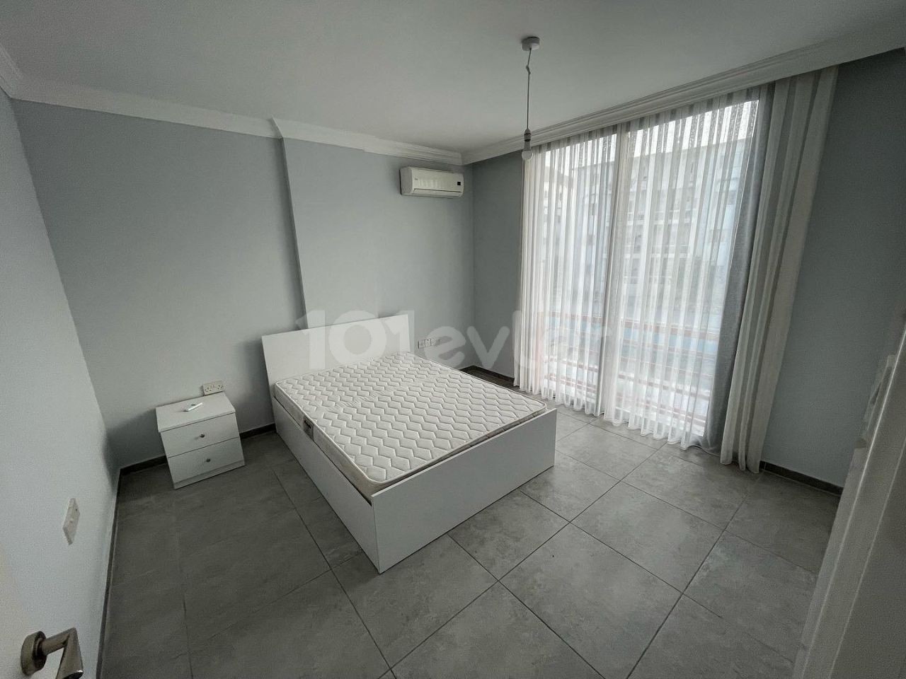 LARGE APARTMENT FOR RENT IN THE CENTER OF KYRENIA 4+1