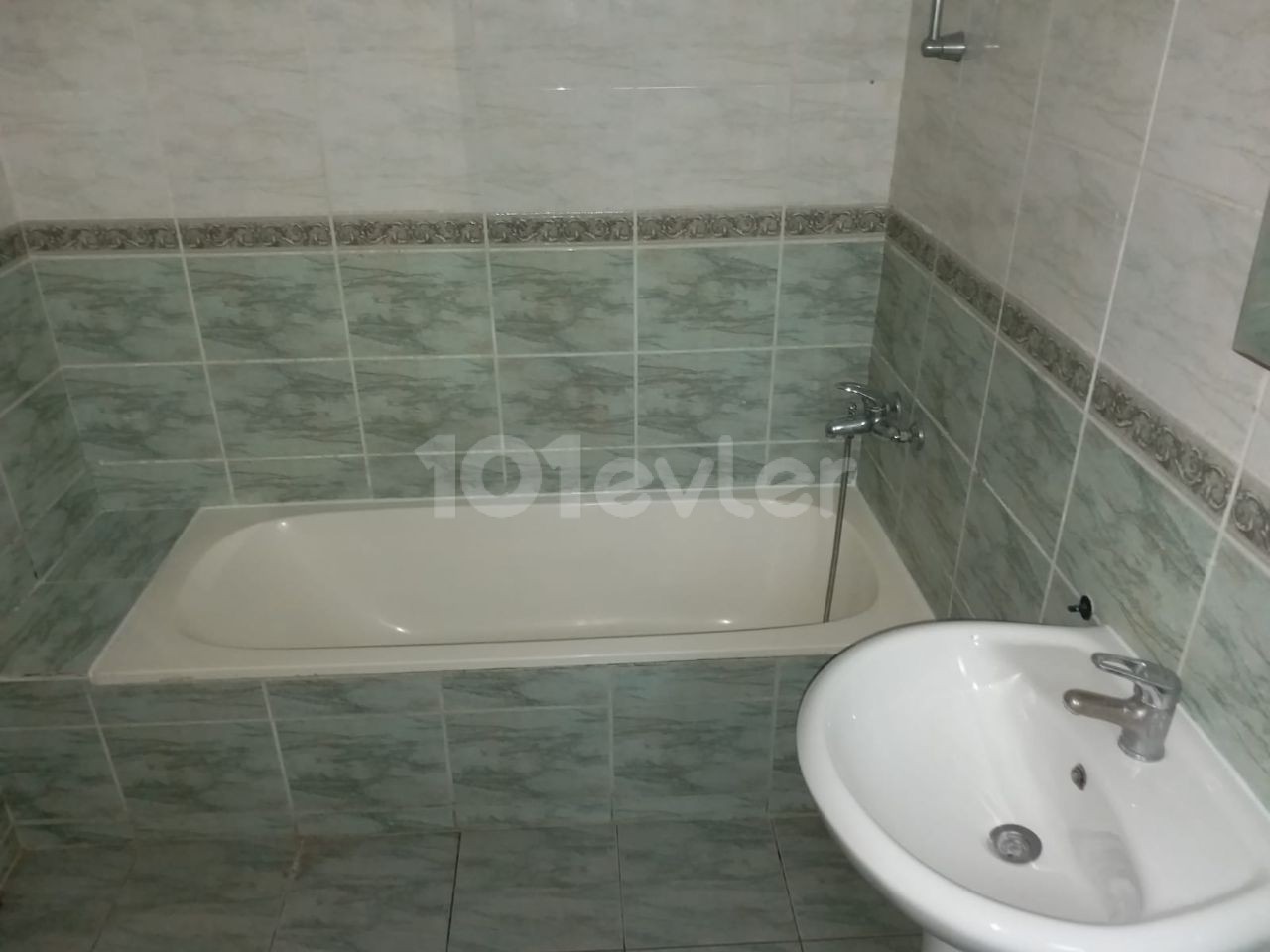 3+1 FURNISHED APARTMENT WITH PERFECT LOCATION IN THE CENTER OF KYRENIA