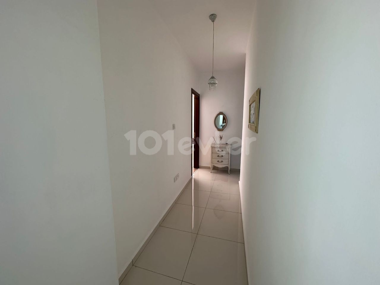 GİRNE MERKEZDE 3+1 SIFIR EŞYALI 130 m² KİRALIK DAİRE