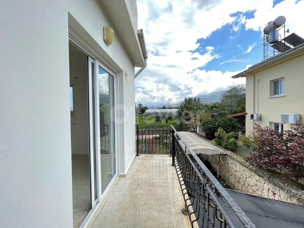 Girne BELLAPAİS  kiralık 4+1 villa