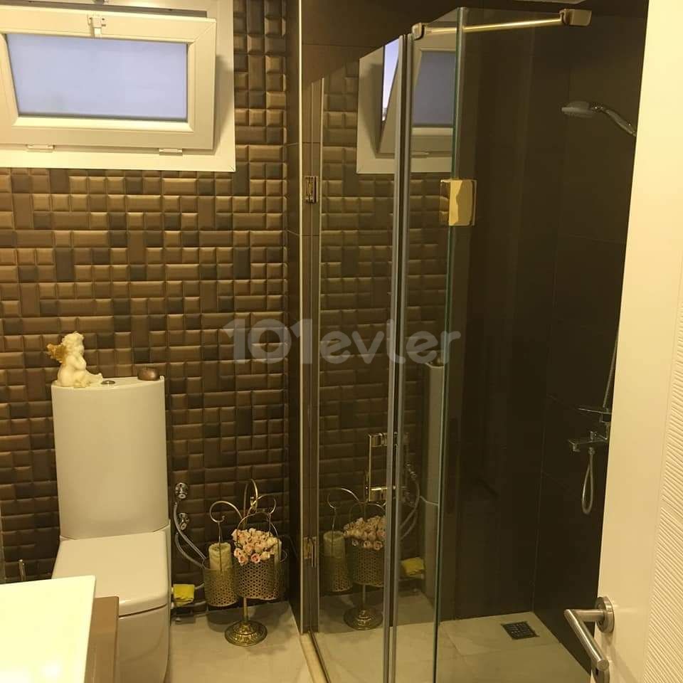 GİRNE MERKEZDE SATILIK  2+1 LÜX  EŞYALI DAİRE