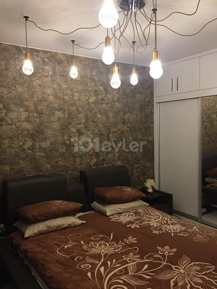 GİRNE MERKEZDE SATILIK  2+1 LÜX  EŞYALI DAİRE