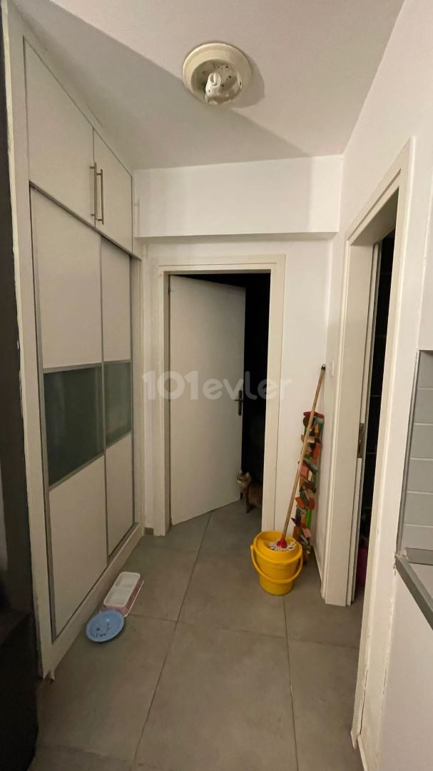 GİRNE MERKEZDE 1+1 SATILIK EŞYALI DAİRE