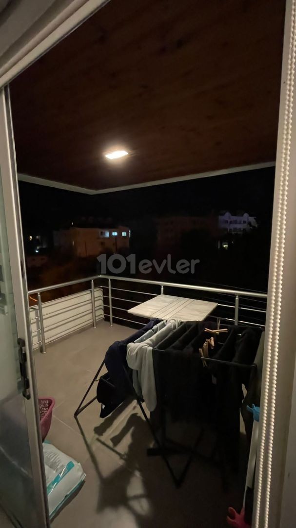 GİRNE MERKEZDE 1+1 SATILIK EŞYALI DAİRE